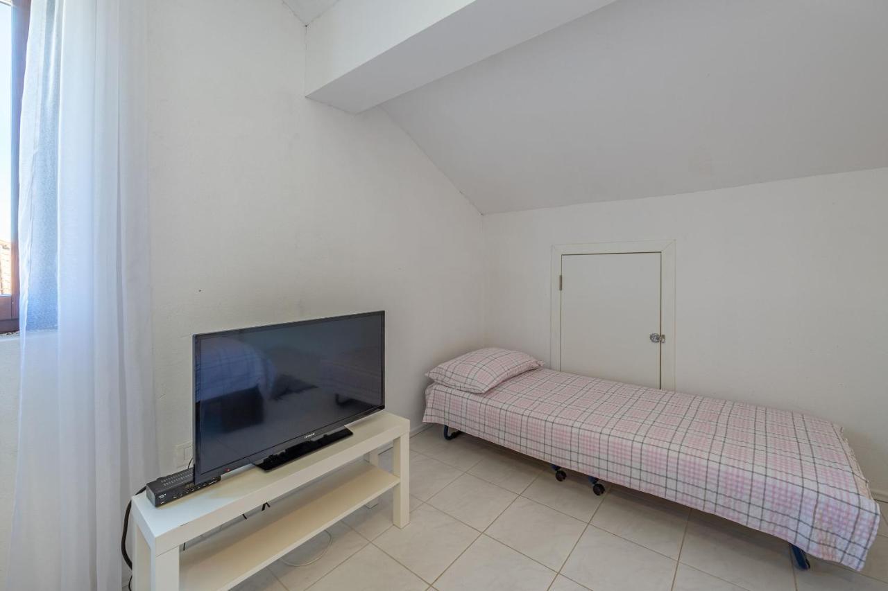 Apartments Iskra Vrboska Exterior photo