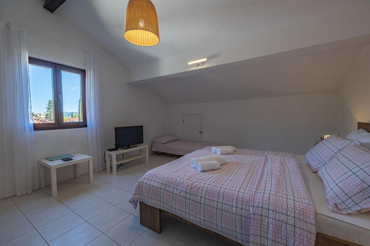 Apartments Iskra Vrboska Exterior photo